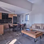 Olea & Ramus Paros *